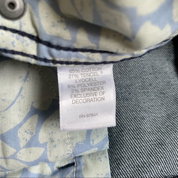 J JILL Embroidered Floral Slim Ankle Jeans Size 8 - Picture 7 of 11